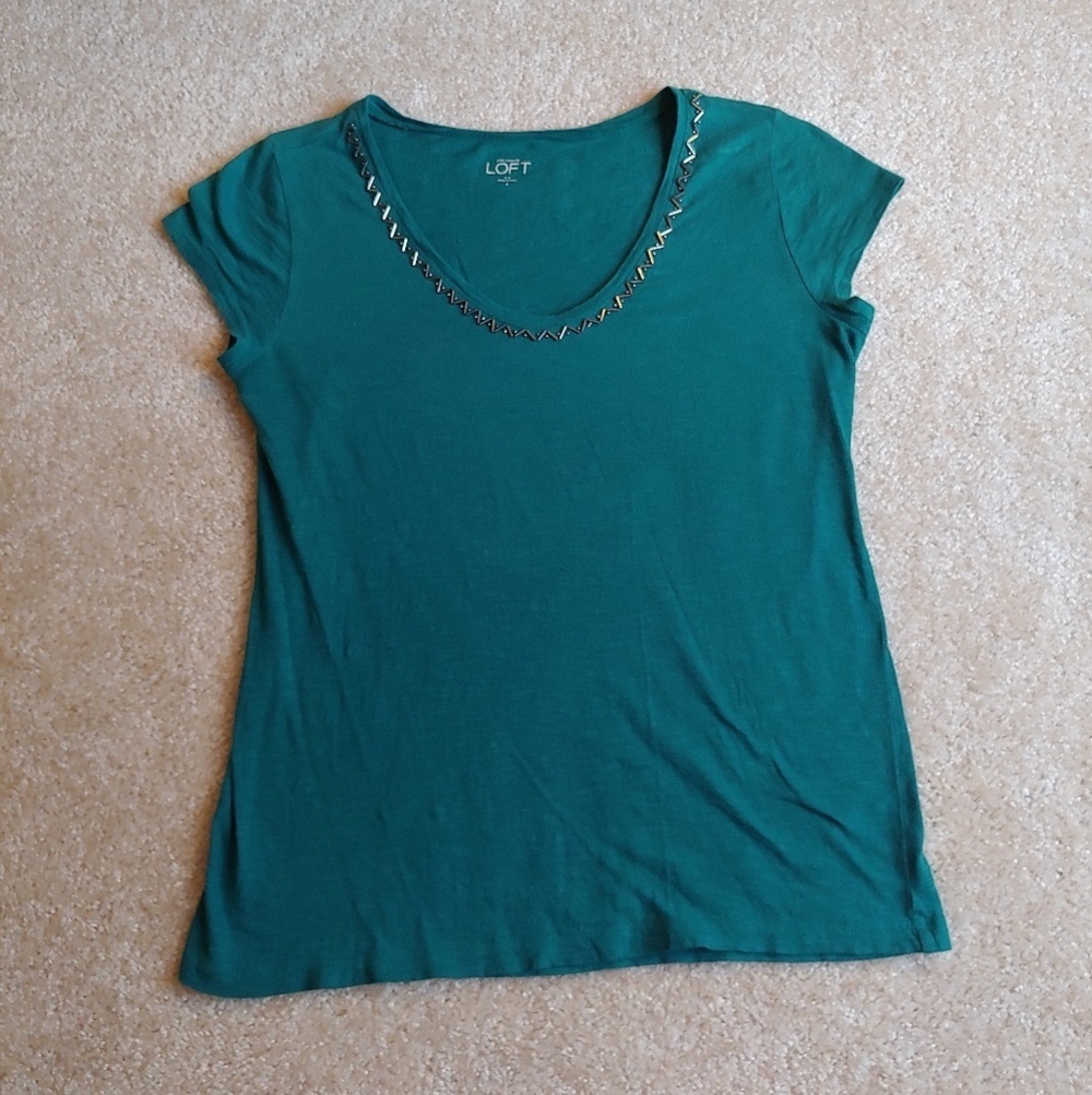 Ann Taylor LOFT gently worn green v neck t-shirt